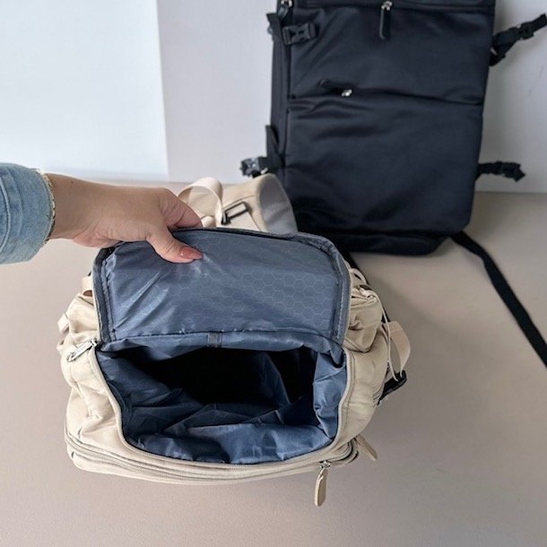 Rejse rygsk med computer rum