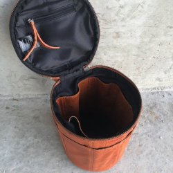 Strikketaske /toilettaske Saturn lder cognac