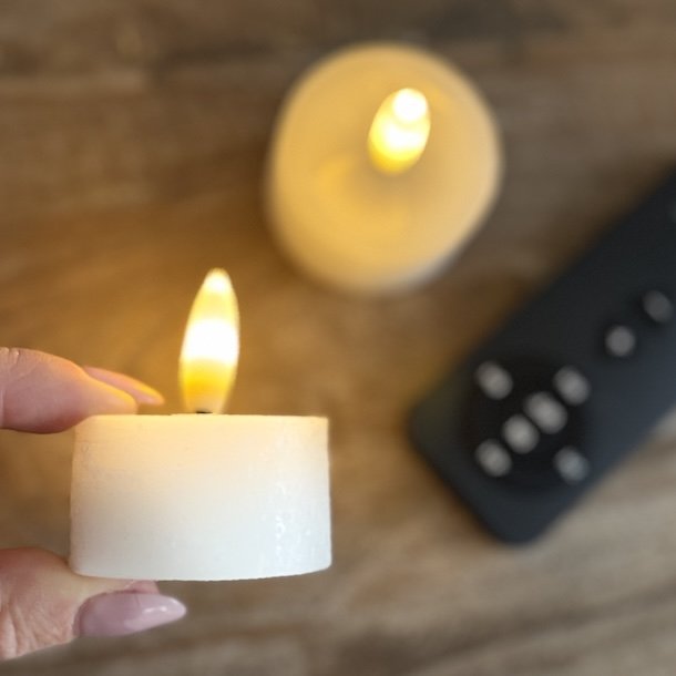  Hvide LED fyrfadslys 2 stk.