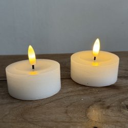 Store hvide LED fyrfadslys 2 stk. dia: 7 cm