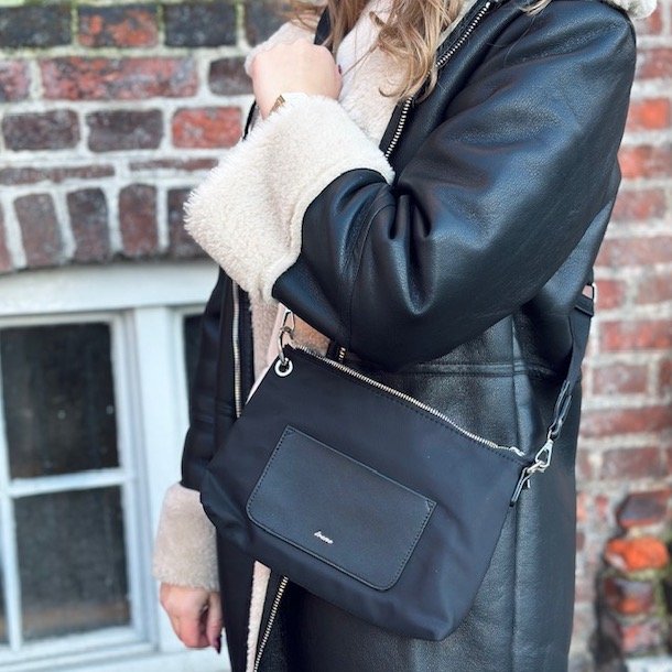 Nylon taske med front lomme 