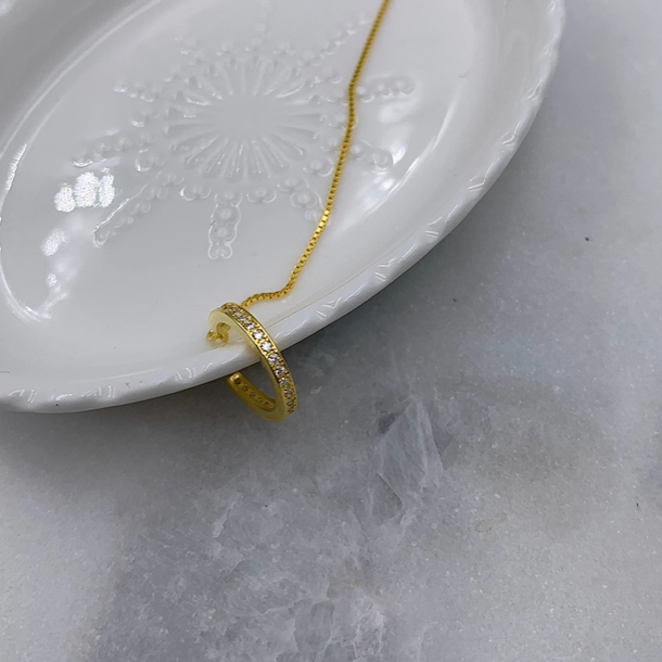 retrd m. earcuff string forgyldt