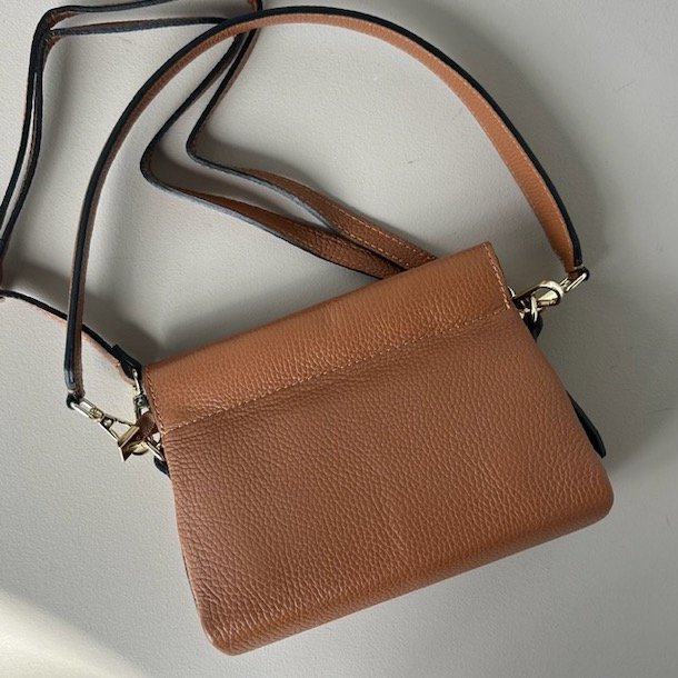 Crossbody med kort og lang rem skind