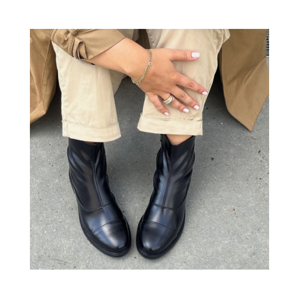 St�vle ONLY ME sort skind str. 37-42
