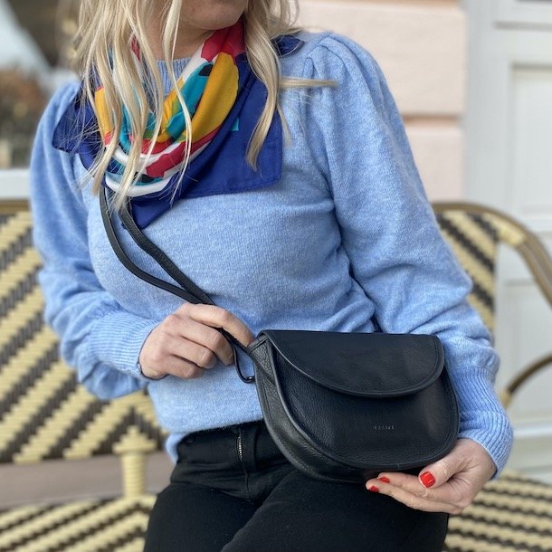 Enya Crossbody Sort skind