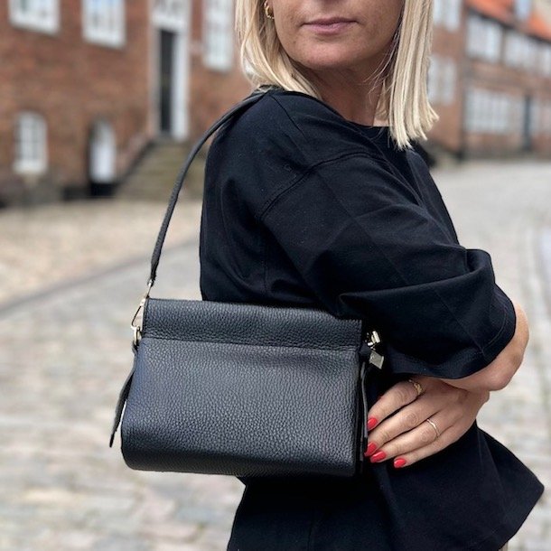 Crossbody med kort og lang rem skind