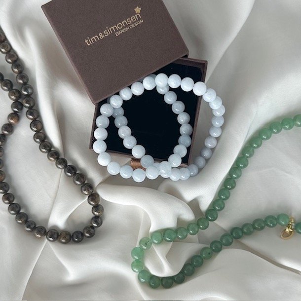 Halskde Jackie med naturperler