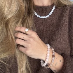 Armbnd med mineral perler