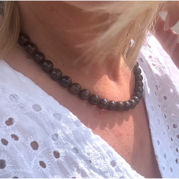 Halskde Jackie med naturperler