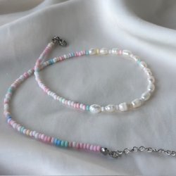 Spansk halskde med perler pastel