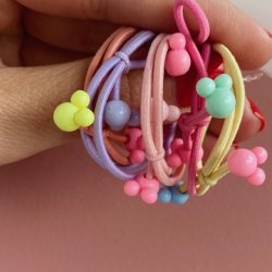 Sm pige hrelastikker med kugler