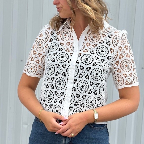 Kortrmet skjorte med broderi str. S-L