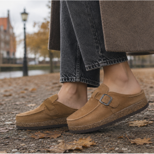 Slipper med sp�nde ruskind str. 36-42
