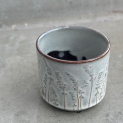 Skjuler lille gr keramik