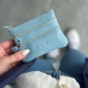 Classic Cow pung med 4 rum - skind lysebl