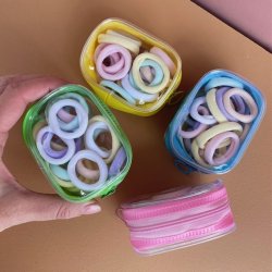 Pung med brne elastikker