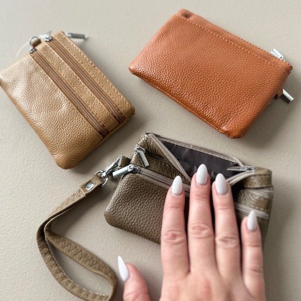 Manhattan pung med hndledrem Skind