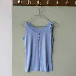 Tank top med blonde og pynte knapper