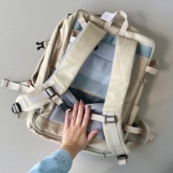 Rejse rygsk med computer rum