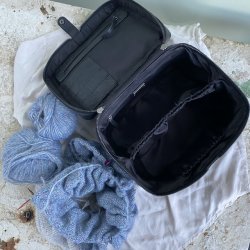 Lexi strikketaske / toilettaske skind