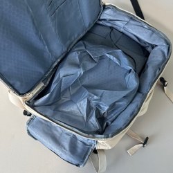 Rejse rygsk med computer rum