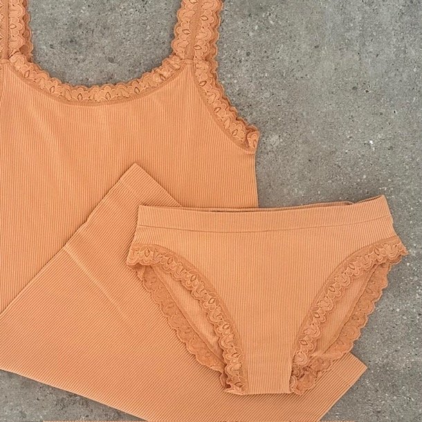 St med FRIDA long top og FELINE trusse microfiber