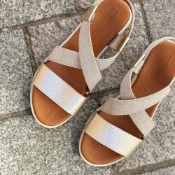 Sandal med elastik metallic skind