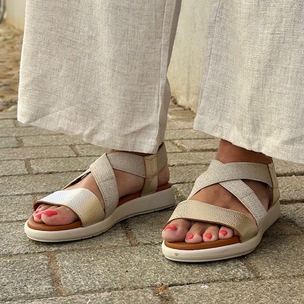 Sandal med elastik metallic skind