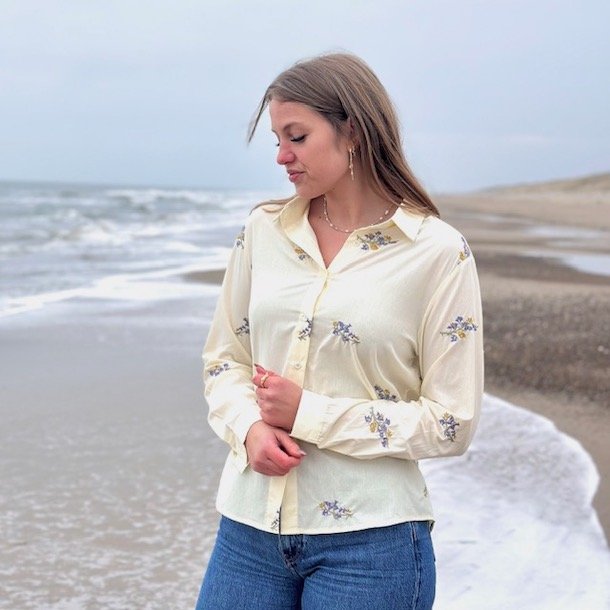 Skjorte DENISE med broderi str. S-XL