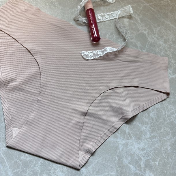 Trusse Seamless Moderne cut