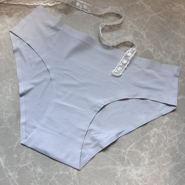 Trusse Seamless Moderne cut