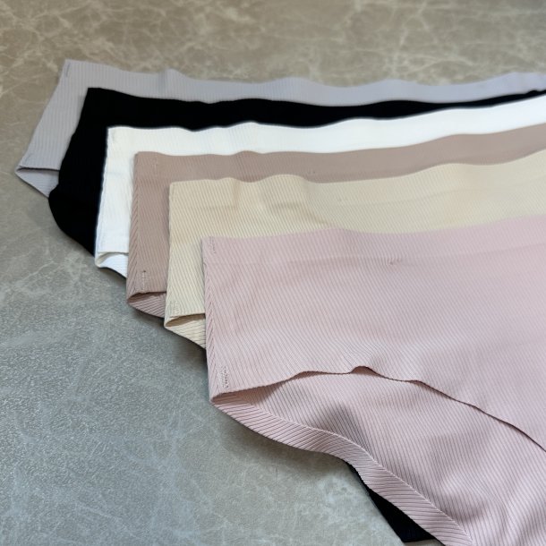 Trusse Seamless Moderne cut