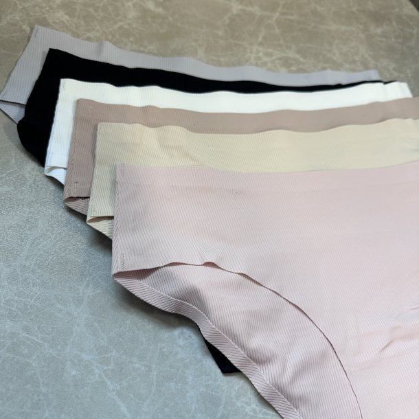 Trusse Seamless Moderne cut