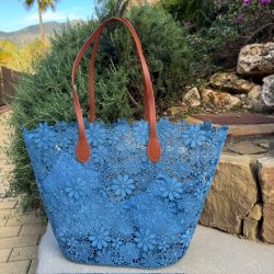 Shopper med blomstermotiver med rem