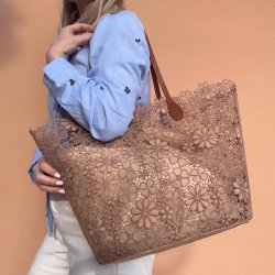 Shopper med blomstermotiver med rem