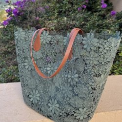 Shopper med blomstermotiver med rem