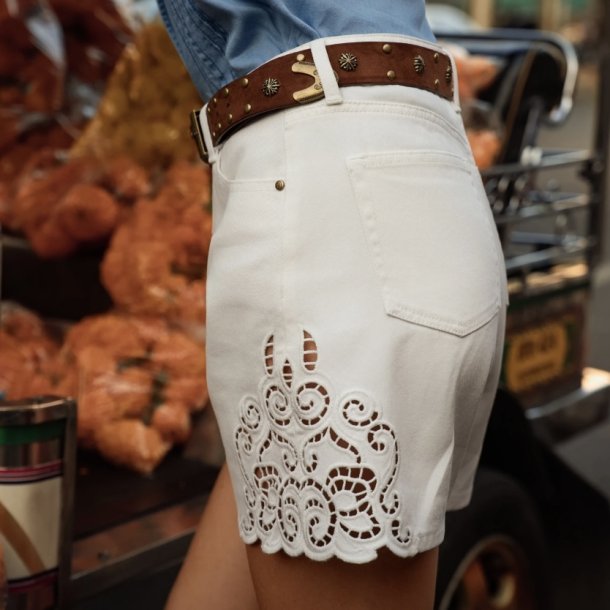 Livie Shorts med broderi detalje 