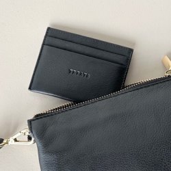 Uma Kortholder skind