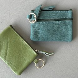 Lille pung med nglering skind