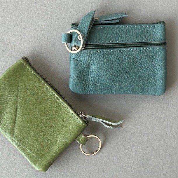 Lille pung med nglering skind