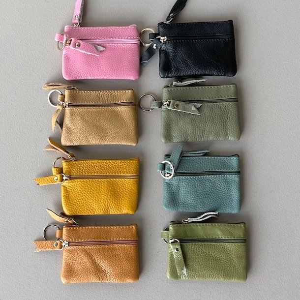 Lille pung med nglering skind