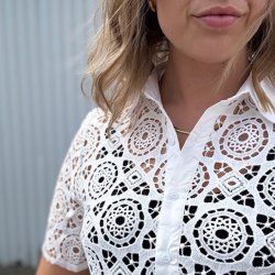 Kortrmet skjorte med broderi str. S-L