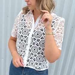 Kortrmet skjorte med broderi str. S-L