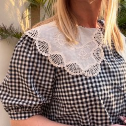 Skjorte i tern med blondekrave