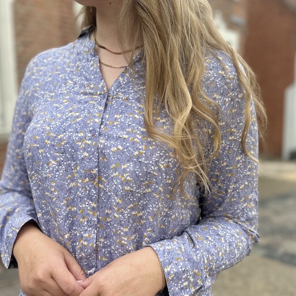 Skjortebluse daisy lavendel viskose str. S-XXL