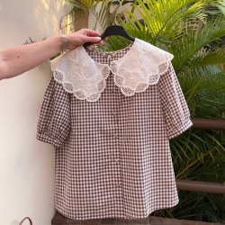 Skjorte i tern med blondekrave