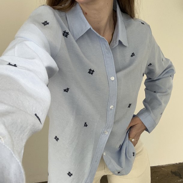 Skjorte Mandy med broderi Str. XS-XXL