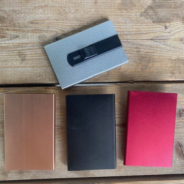 Metal kortholder push