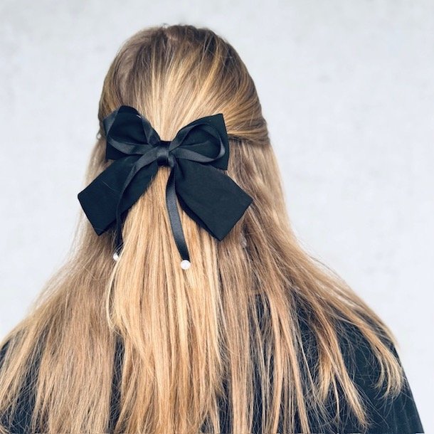 Hrspnde sort sljfe med perler