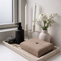 Smykkeskrin i beige med knap